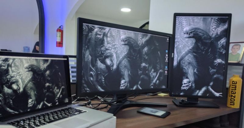 Hyperfocused Launch And Arrange Apps Across Multiple Monitors - Beautiful Dark Pattern - 8K
