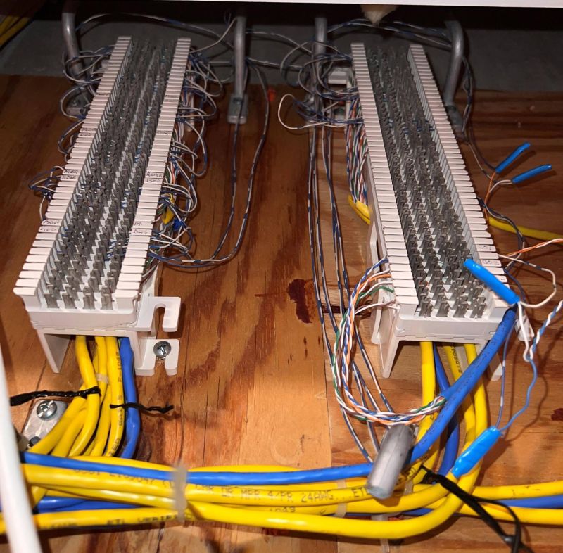 Networking Technicians Install Cat5e Cable On A Patch Panel 66 Block - Premium City Texture Gallery - Mobile