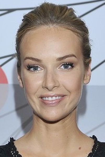 Od 2008 mieszka w nowym jorku, gdzie kontynuuje naukę aktorstwa w maggie. Magdalena Mielcarz - Mielcarz podbije serca Polaków? - WP ...