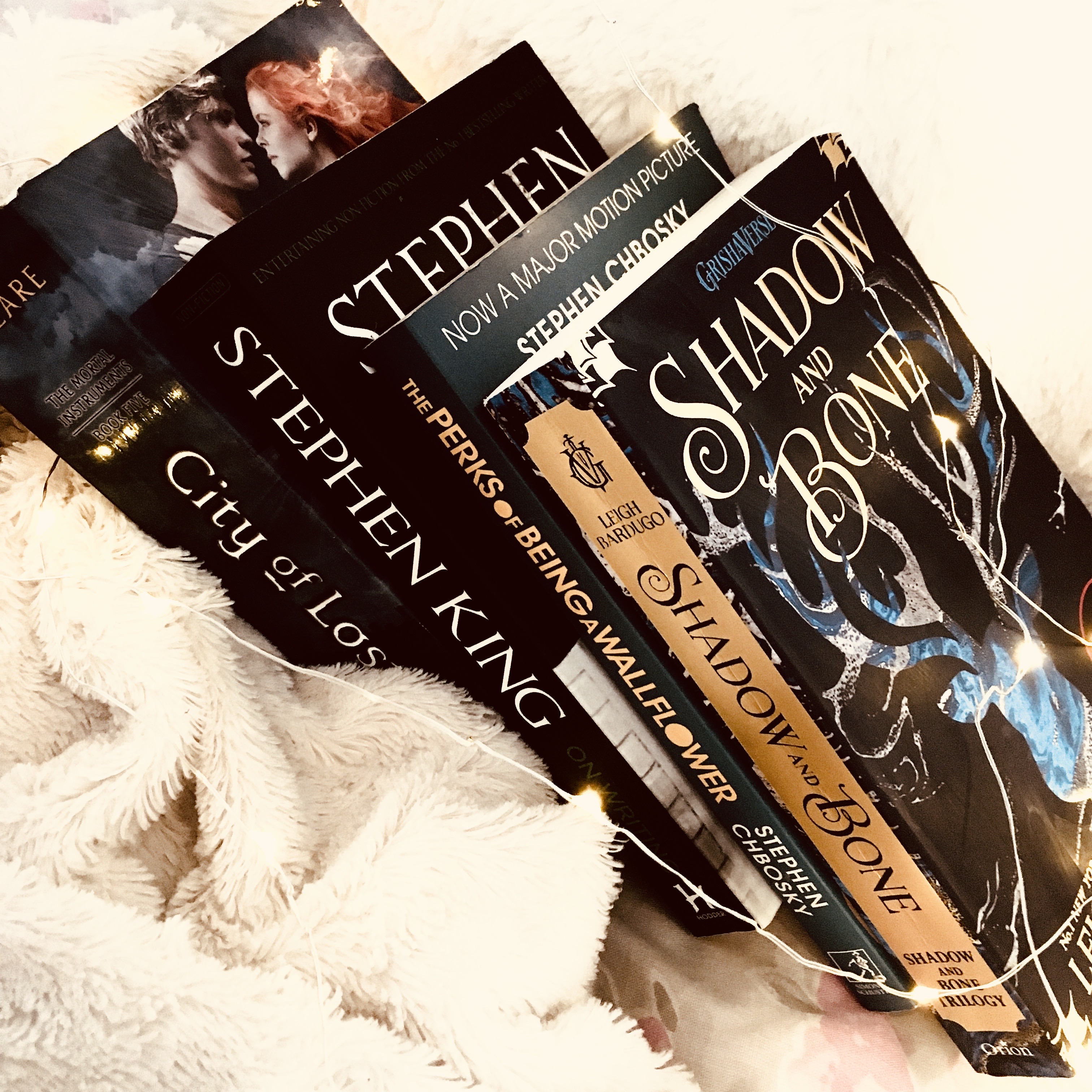 In The Plex Labyrinth Books - Retina Nature Illustrations for Desktop