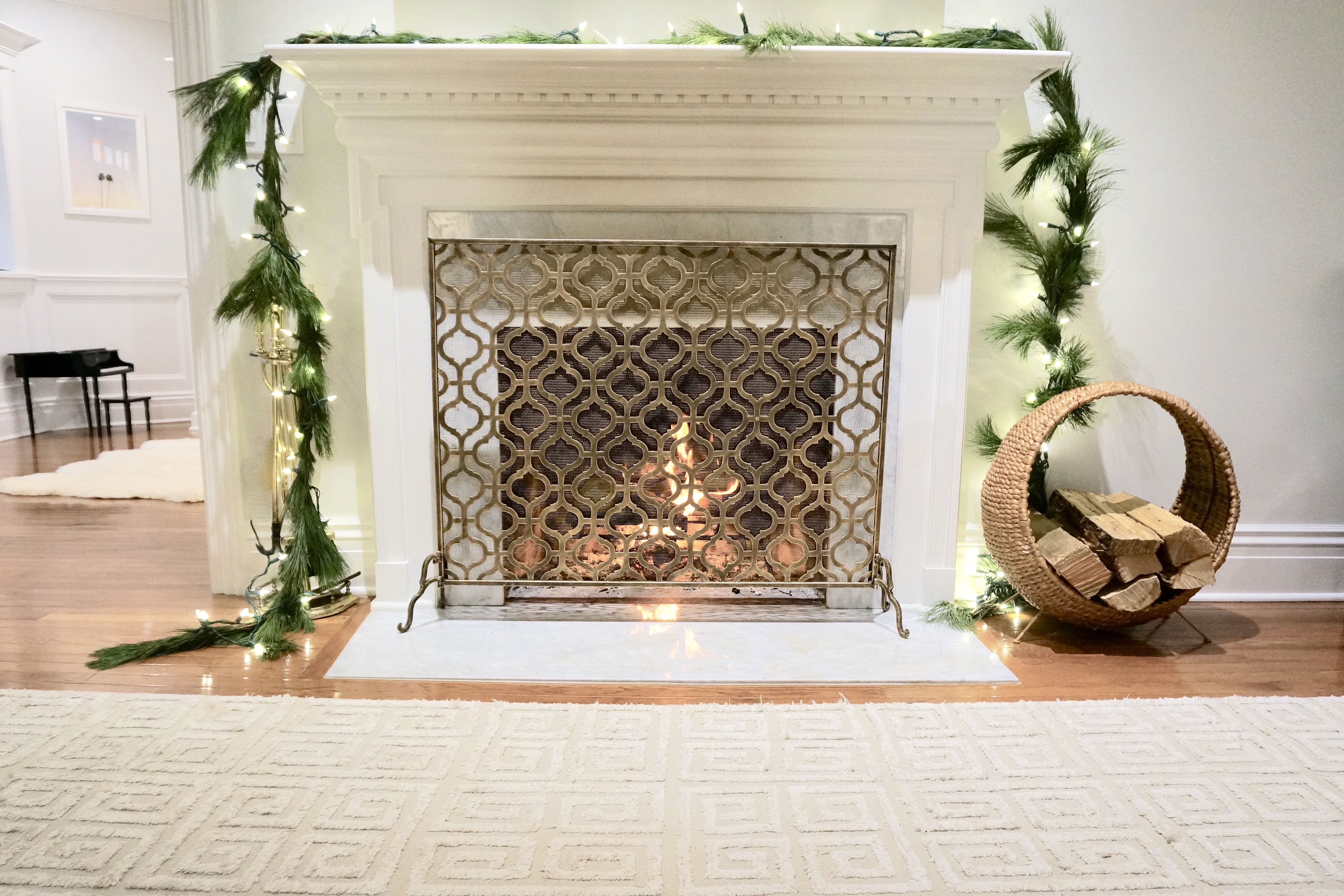 Amazon Com Tangkula 44 5 X 33 Inch Fireplace Screen Decorative Iron Single Panel Fire Spark Guard Gate W Metal Mesh Rustproof Solid Free Standing Fire Screen For Baby Or Pet Safe Outdoor Or Indoor