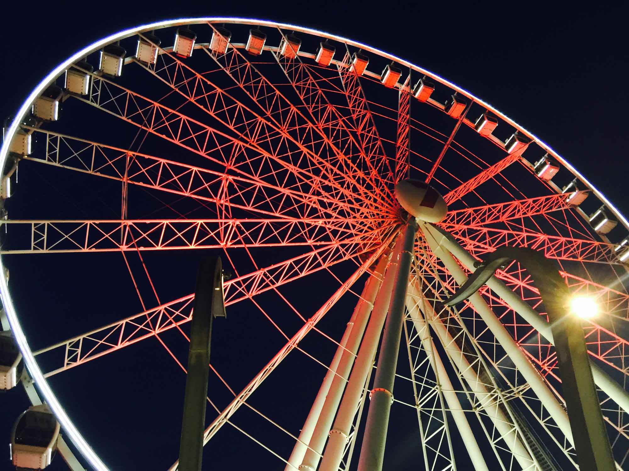 Logoic - Gorgeous Light Pattern - Ultra HD