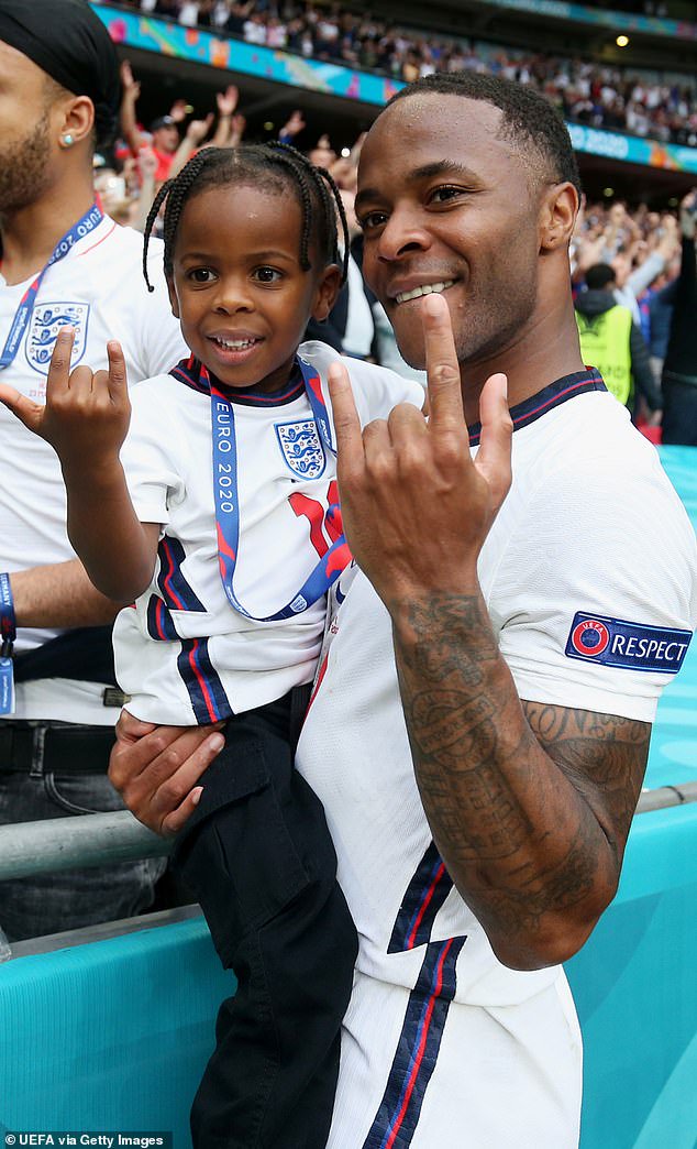 Social Media Black Out Is Start Of A Fightback Says Townsend Inside Croydon Scarcely 10 months earlier in january 2013 townsend swapped parent club tottenham hotspur for a spell with queens park rangers.