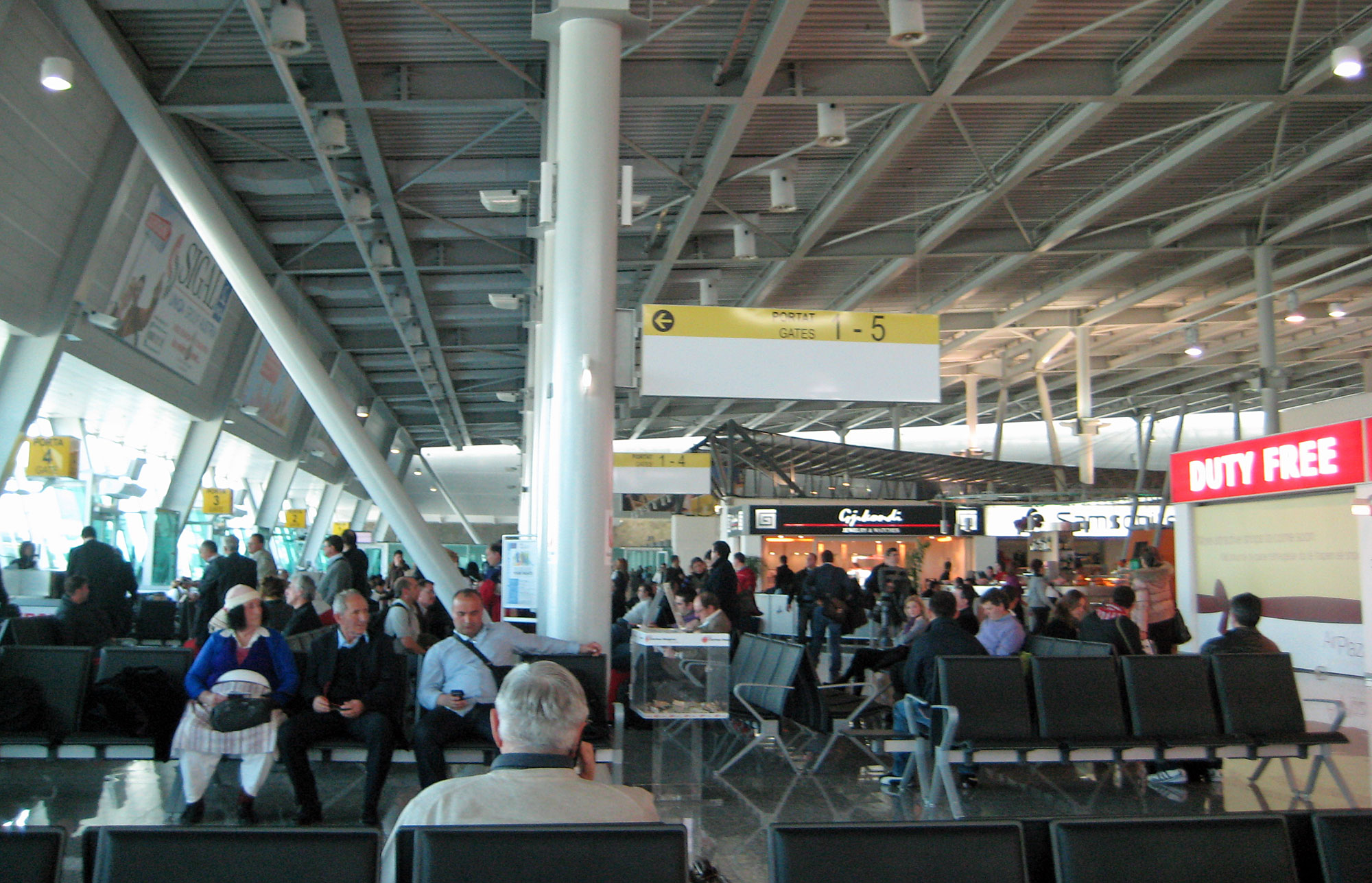 picture Tirana Flughafen albanien ch