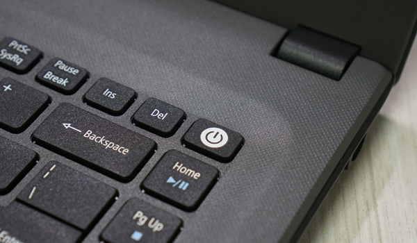 Cara memperbaiki keyboard laptop yang macet sendiri di rumah