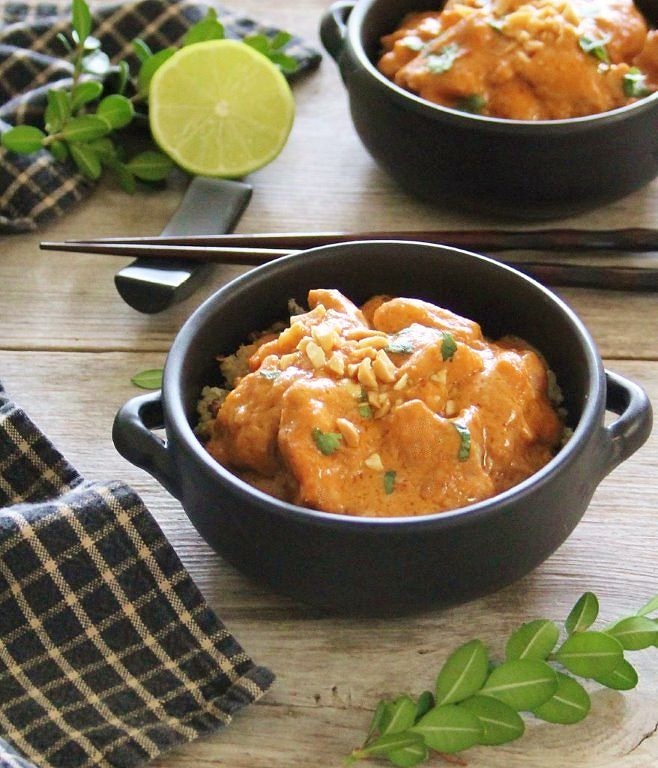 Simple & delicious slow-cooker peanut chicken