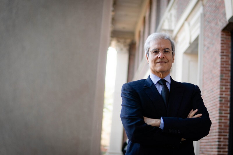 الأمير هشام العلوي يعزي الأسرة الملكية