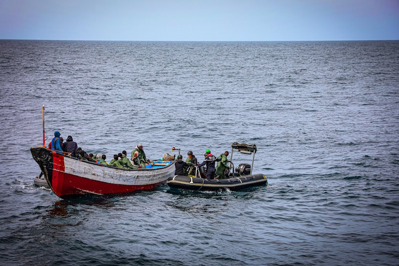 جيش المغرب ينقذ مهاجرين قبالة الداخلة