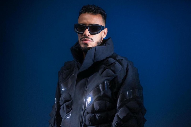 ستورمي يعتلي المنصة في الداخلة