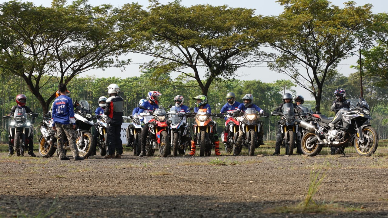 √sensational photos of bmw motorcycle training academy pics