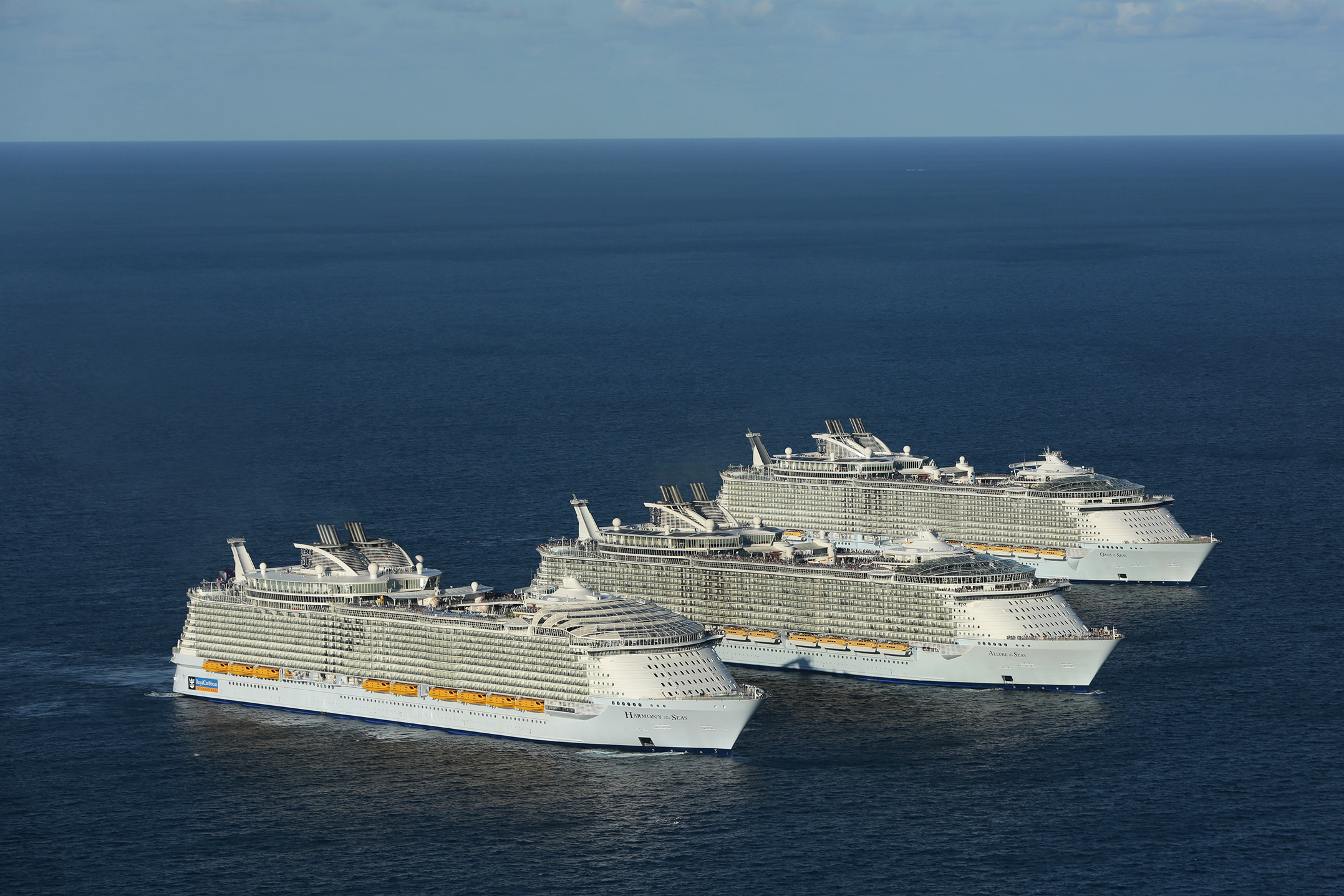 Video A Big Day For The World S Largest Cruise Ships