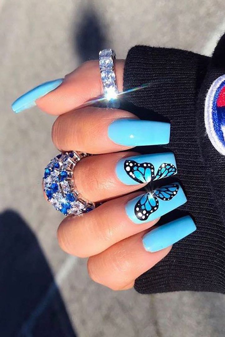 pix Mariposas Uñas Blancas 2021 Tendencia unas con diseno o estilo de mariposa