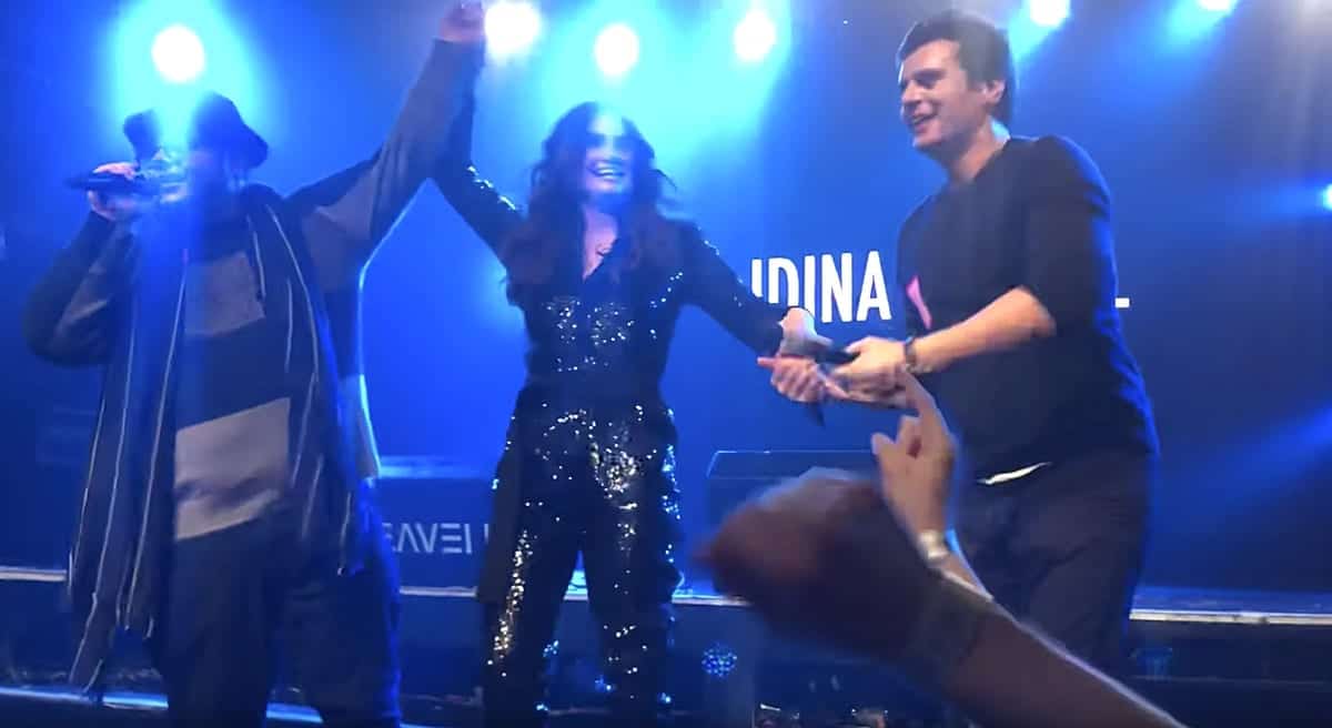 Idina Menzel Jonathan Groff And Josh Gad Did A Very G A Y