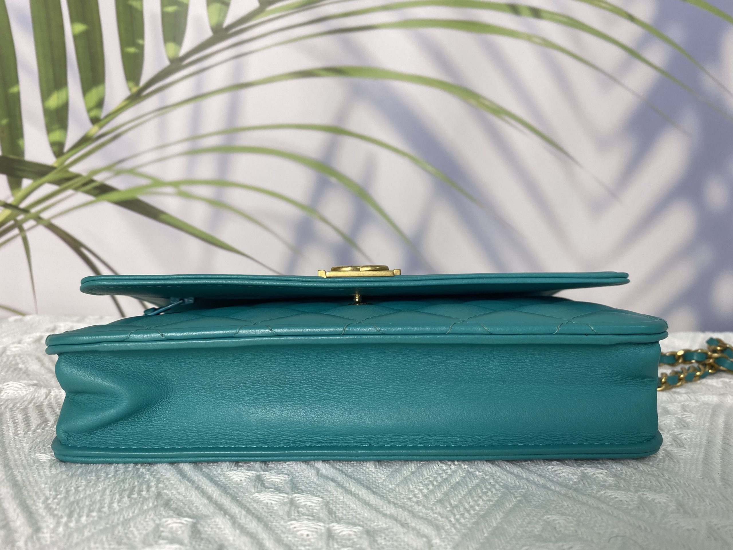 Chanel wallet on chain