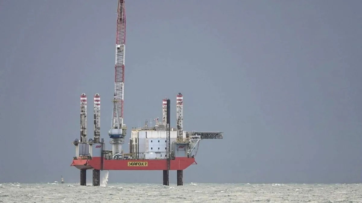 Why the Seafox 7 Offshore Wind Turbine Platform Got Stuck in Cornwall's Bay? (2026)