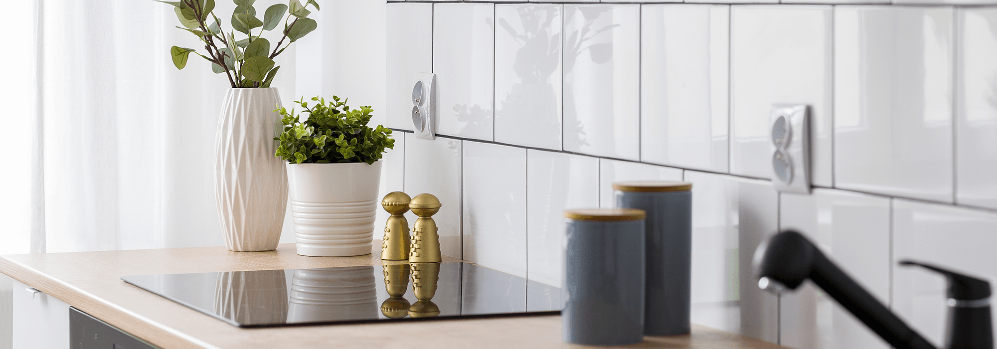 Le choix a été fait dans cet appartement présenté par stadshem et photographié par janne . Comment Faire La Credence En Carrelage De Sa Cuisine Cdiscount