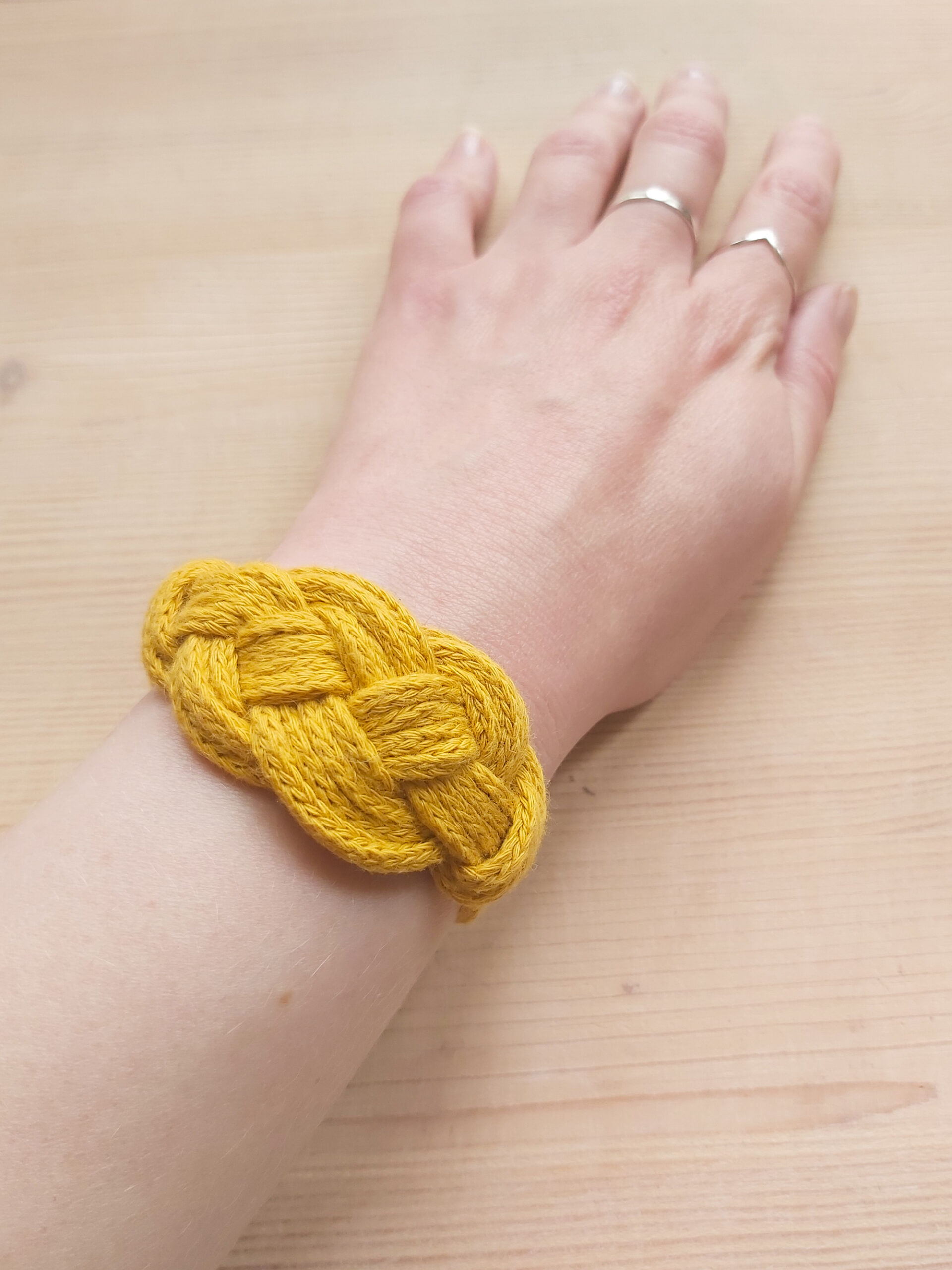 Carrick Cuff Macrame Bracelet Tutorial - Light Designs - High Quality High Resolution Collection