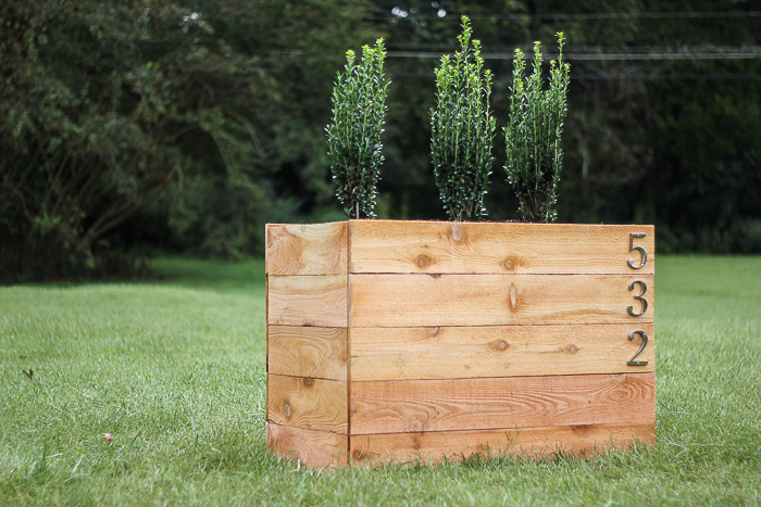 Build This Diy Cedar Planter Box Using A Snap Together Frame