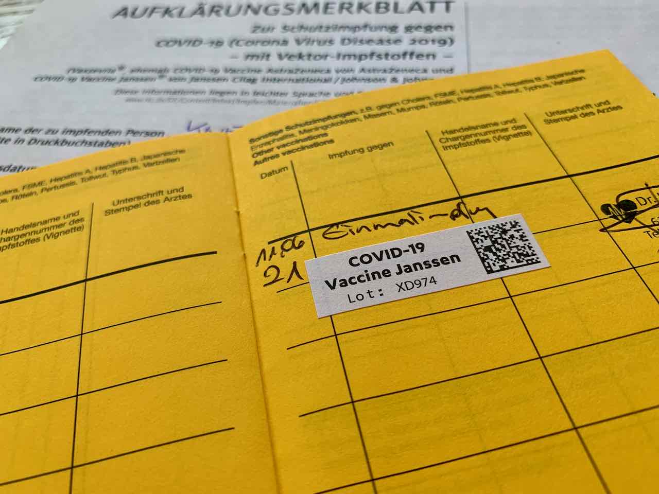 Covid 19 Vaccine Janssen Aufkleber : Zuruck In Die Freiheit Endlich Geimpft Saabblog News Swedish Cars