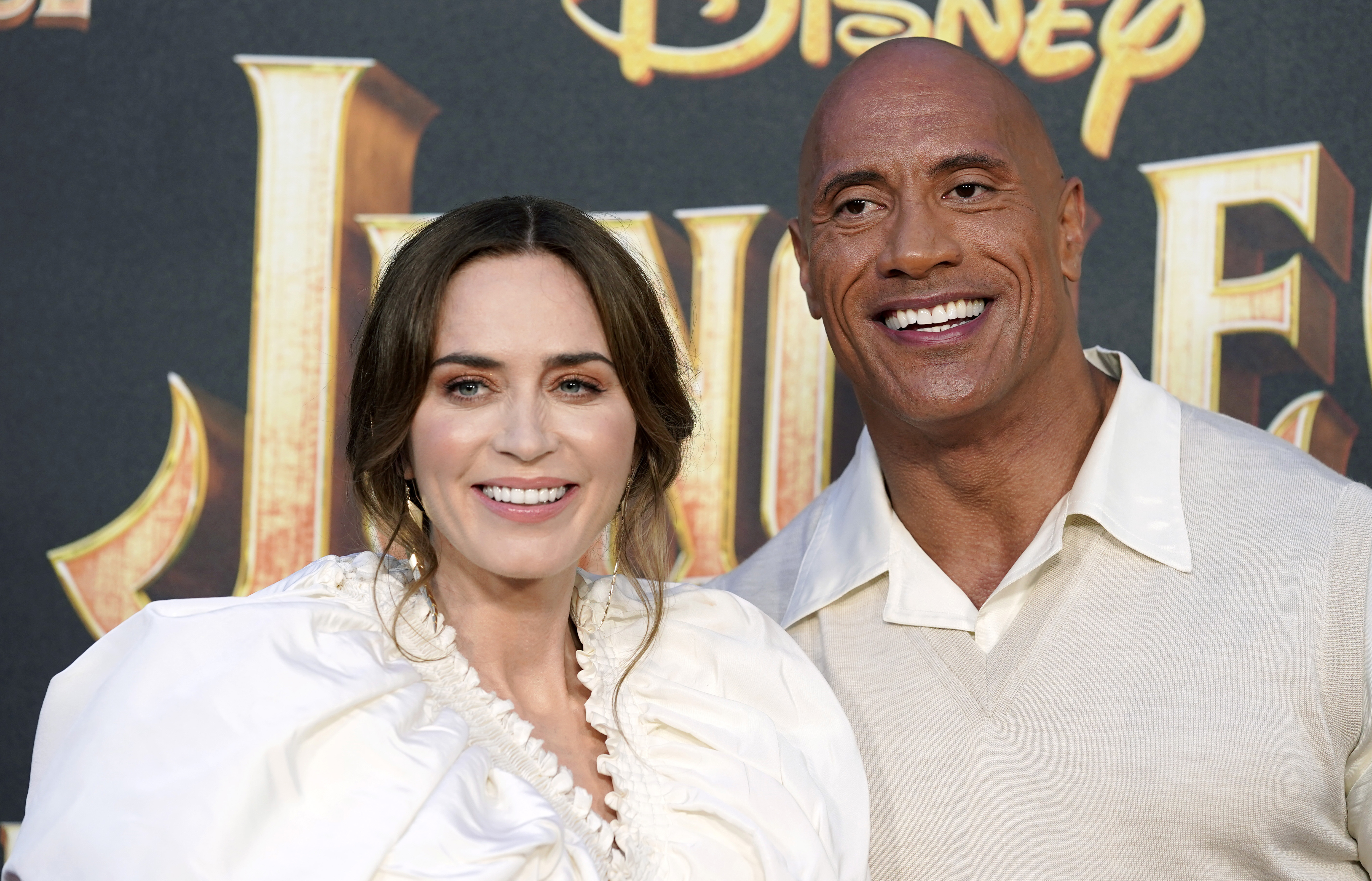 May 27, 2021 · emily blunt and dwayne johnson run from jesse plemons' villain in new jungle cruise trailer this link is to an external site that may or may not meet accessibility guidelines. F110eefxqd Iim