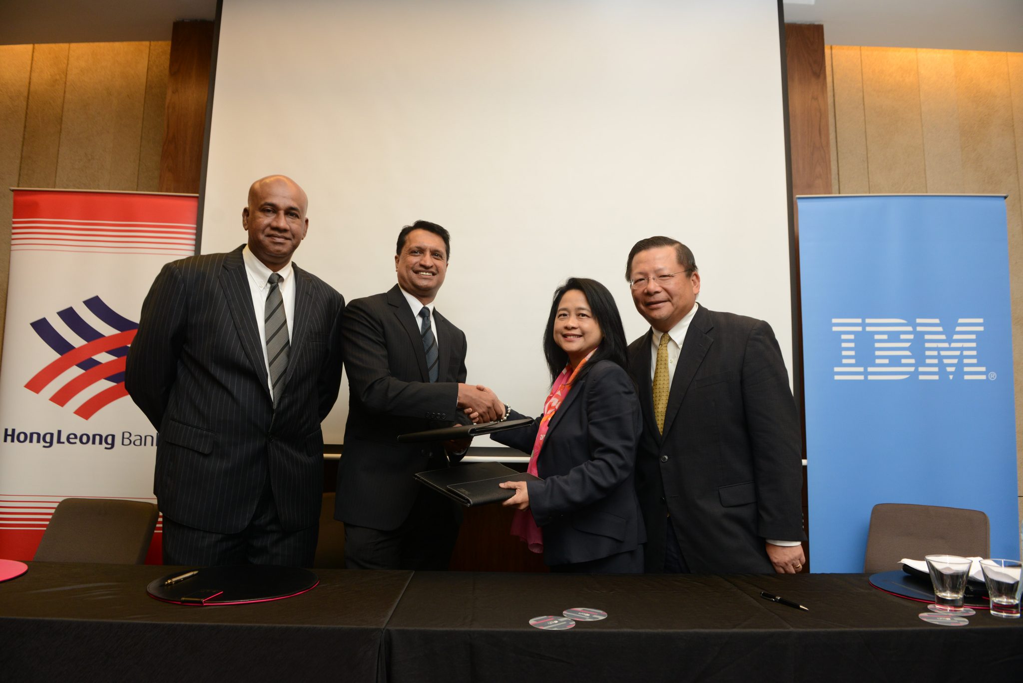 Selleks, et paremini vaadata asukohta hong leong bank @ tawau, pöörake tähelepanu lähedal asuvatele tänavatel: Hong Leong Bank To Use IBM Watsons' Cognitive Banking