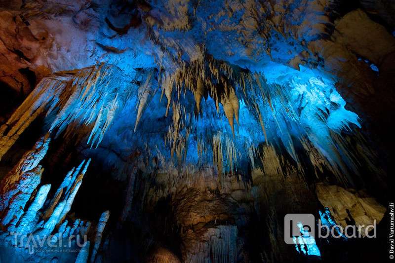 Свое звучное туристическое название «пещера прометея» кумистави получила благодаря известному кавказскому мифу об амирани, который, как и прометей, прогневал . Ekskursiya V Pesheru Prometeya V G Kutaisi