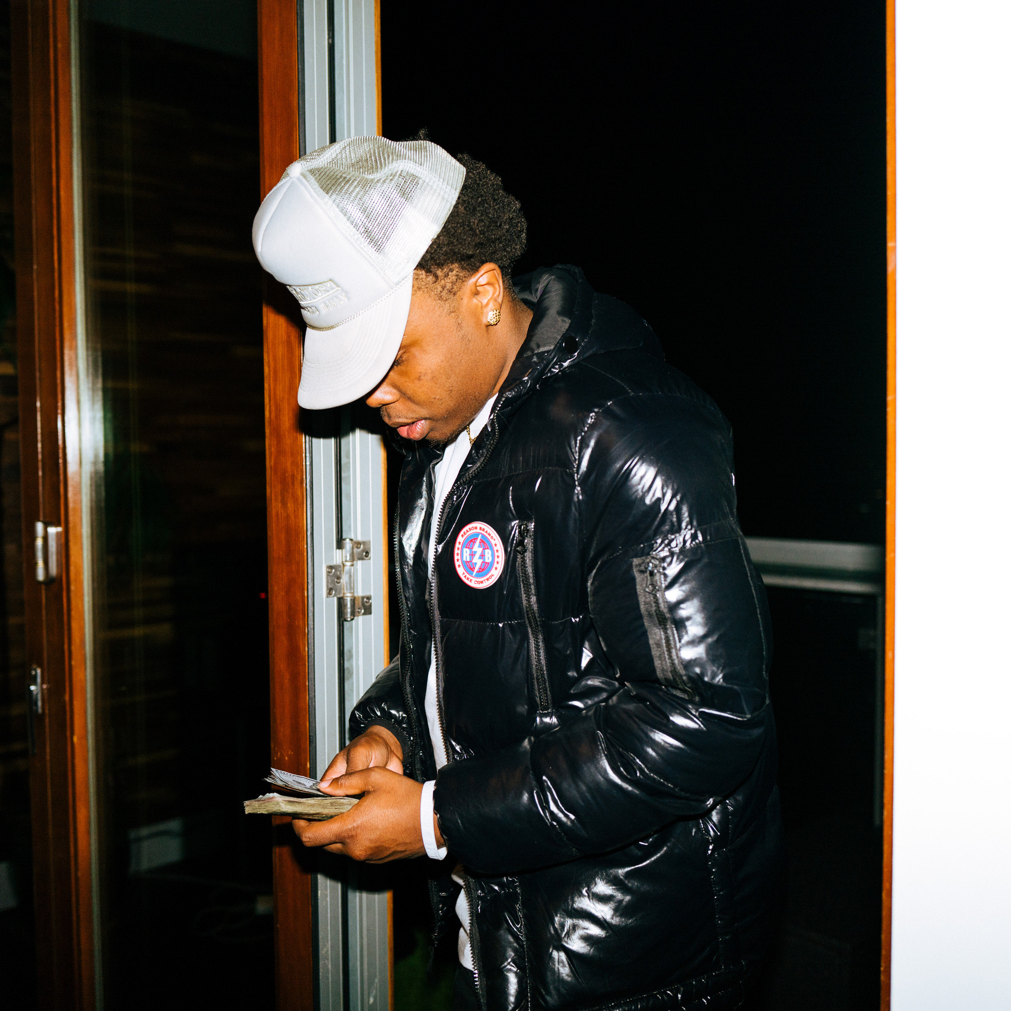 Wavez & Derek King Drop New Hit “Can’t Let Go”