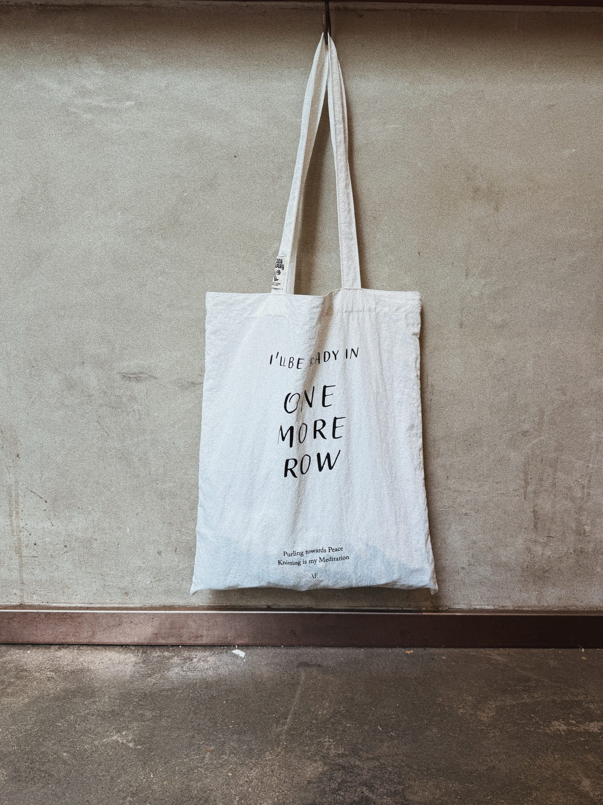 I’LL BILL READY IN ONE MORE ROW Tote 購物袋 by Atelier February