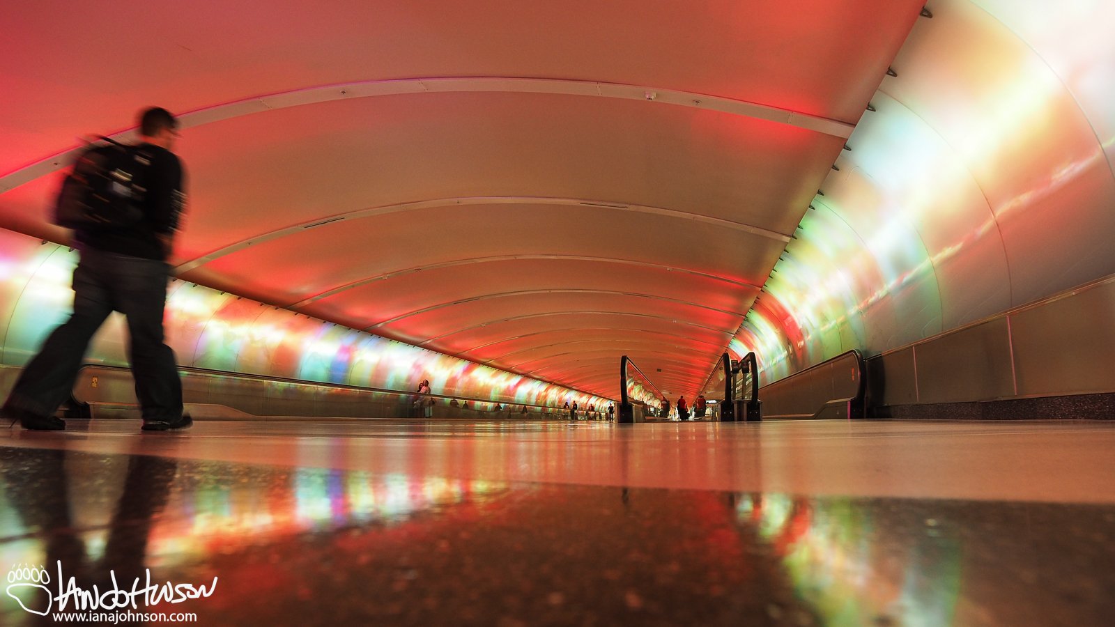 October 30th : Light tunnel in Detroit Airport