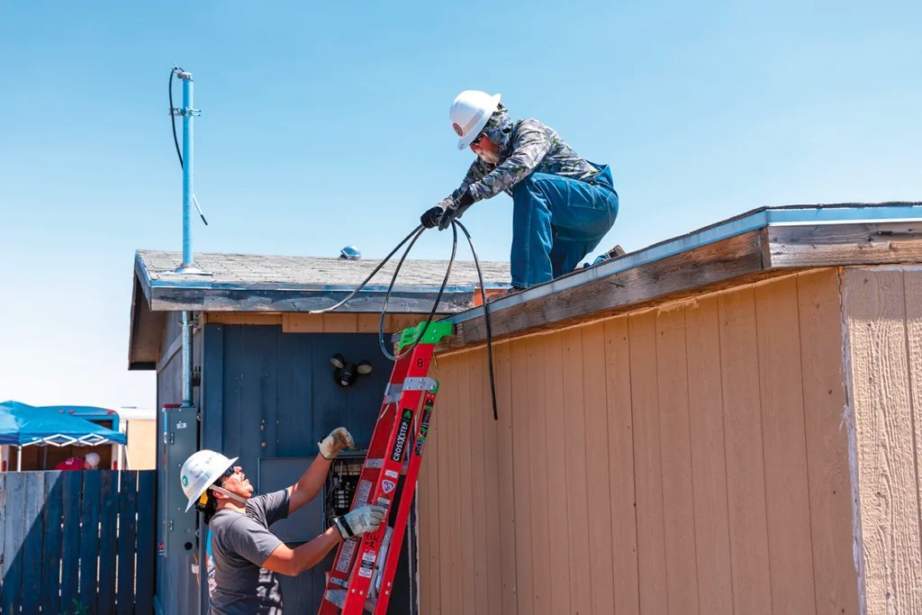 How to help electrical workers without borders