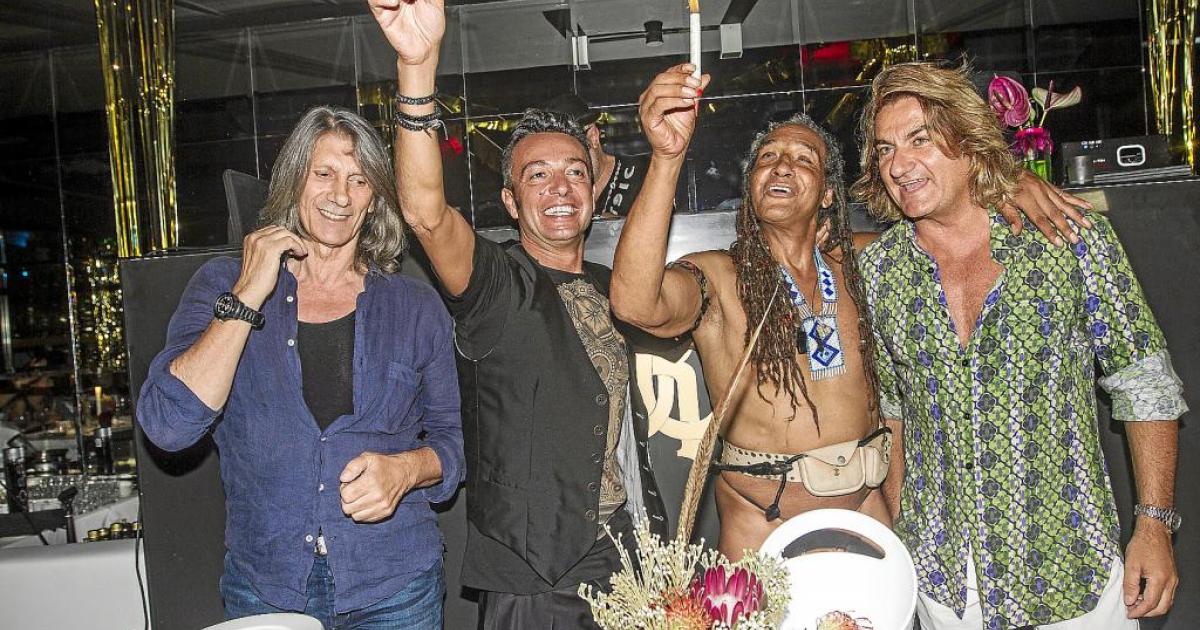 El Ultimo Hippie Celebra Su Aniversario