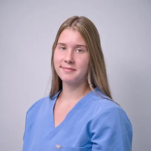 Faith---Veterinary-Assistant