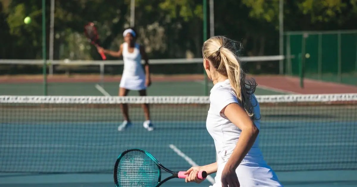 women playing tennis
