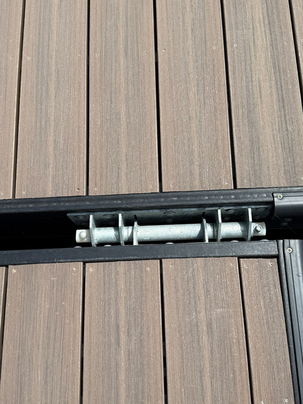 Ice Dock dock connectors