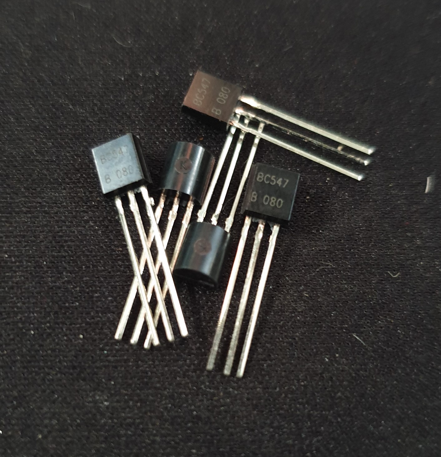 Persamaan transistor horizontal d5024 nah, data diatas kami kutip dari salah satu komentar di forum elektronik, . Transistor Bc547 Bc 547 Bi Polar Npn Transistor Lazada Indonesia