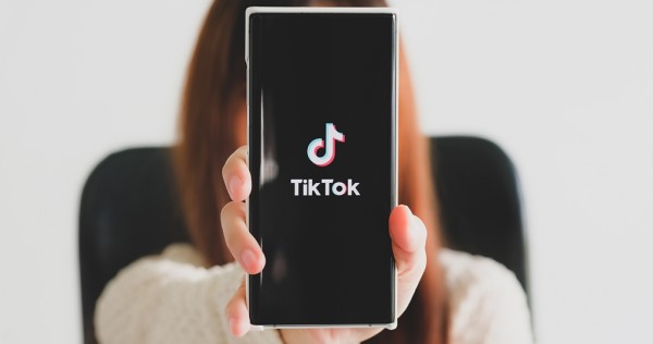 Resolusi minimalnya berada di 1080 x 1920 piksel. Ukuran Gambar Postingan TikTok Feed, Story, Ads yang Umum