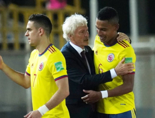 José Néstor Pékerman recibió el saludo de sus exdirigidos en Colombia - Foto Reuters