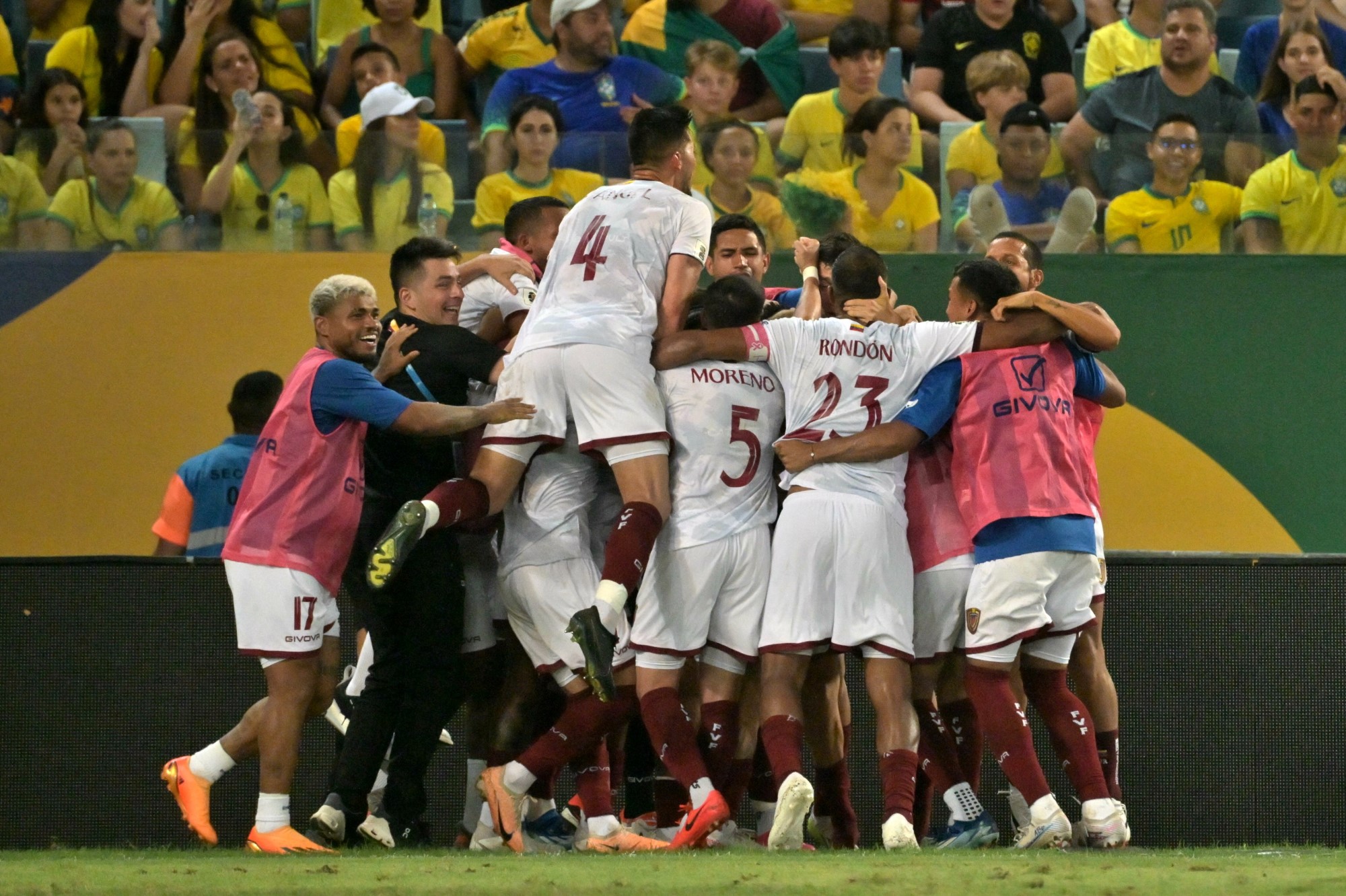 Eduard Bello marcó el 1-1 de Venezuela ante Brasil.