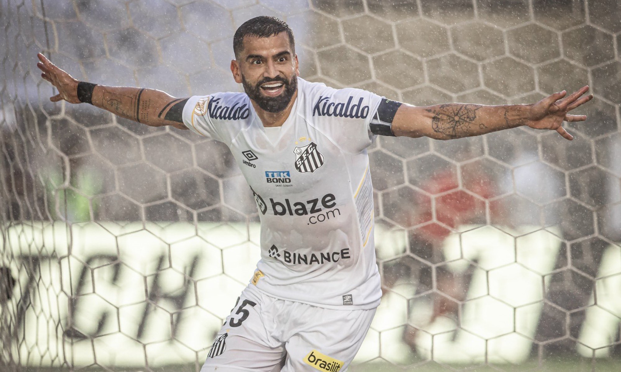 Tomás Rincón se queda en Santos pese al descenso.