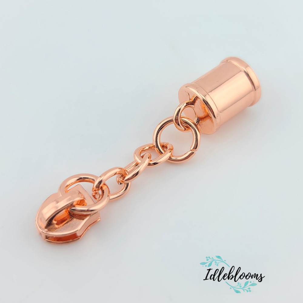 Tassel #5 Zipper Pull * Idleblooms