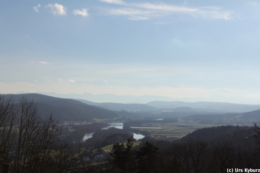 Die Aare glitzert in der Wintersonne