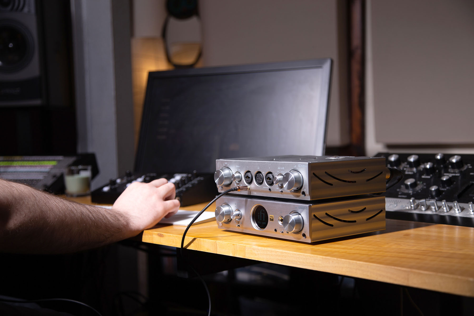 Pro iCAN Studio - iFi Studio