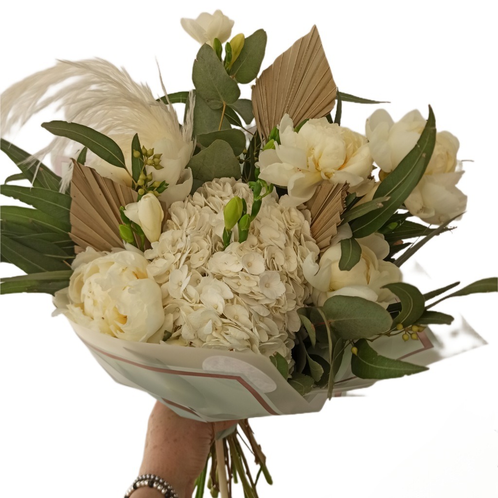 Buchet flori cu hortensii bujori pampas