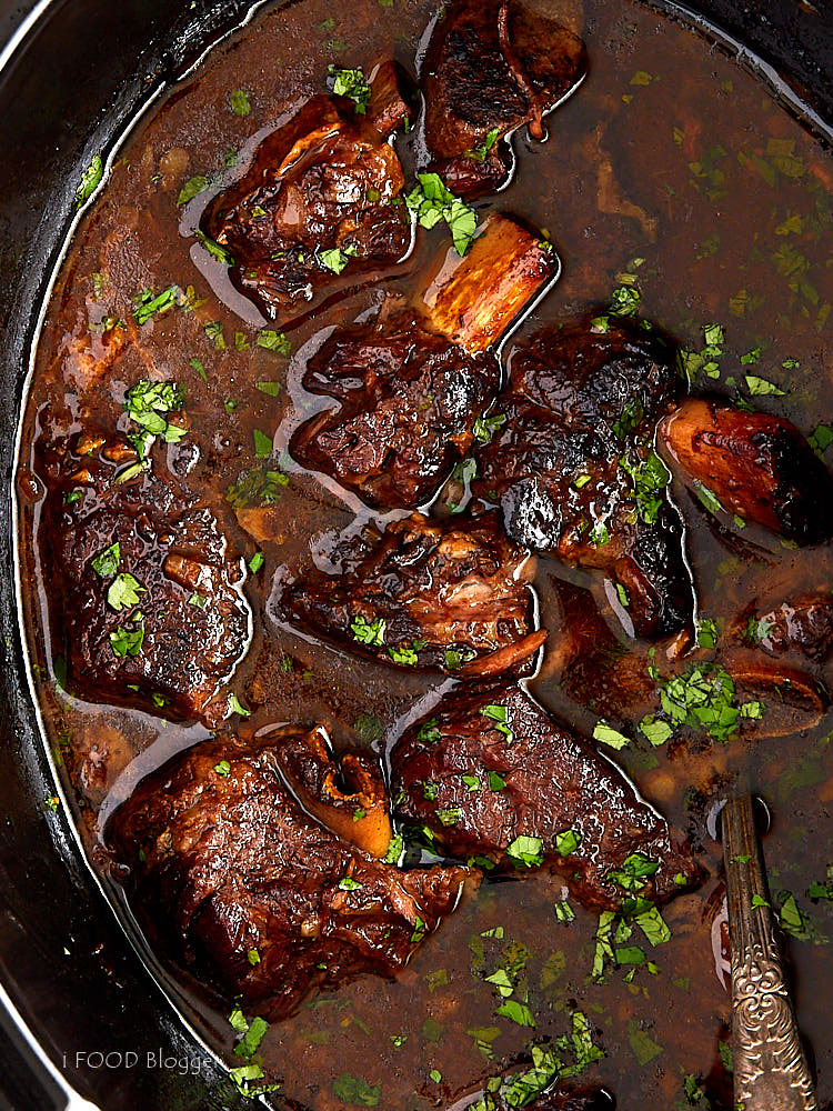 Slow cooker beef short ribs