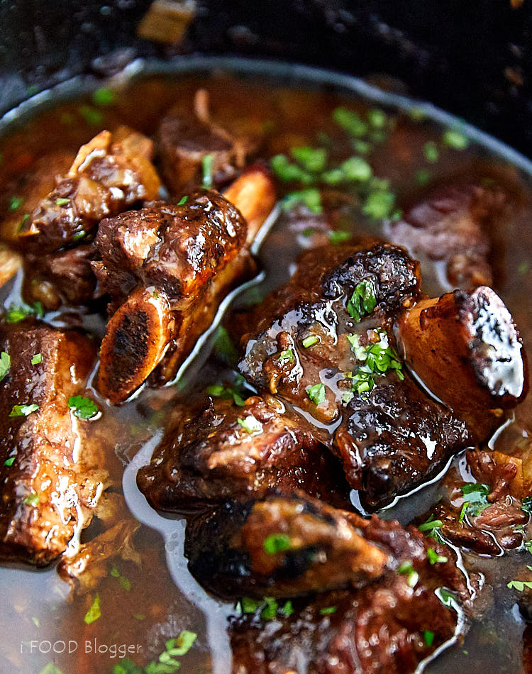 Slow cooker beef short ribs