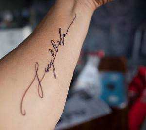 Caligrafia para tatuagem feminina Matilha Tattoo No Instagram Tattoo Realizada Pela Risardojenifertattoo Trabalho De Caligrafia Agenda P Frases Tatuagem Tatuagem Frases Sobre Tatuagem