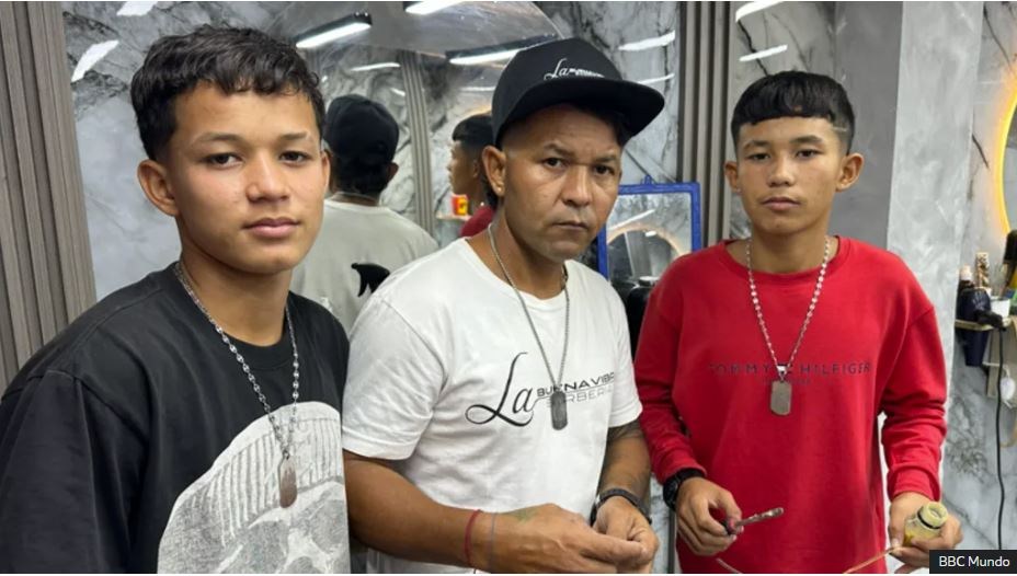 Deivi (left) with Winder and their father Deivid