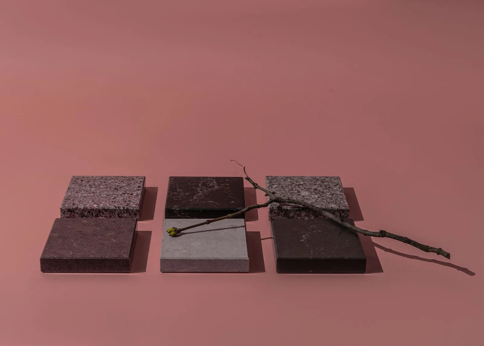 Pilih Material Lantai Terbaik: Keramik, Granit, atau Vinyl untuk Rumah Tropis