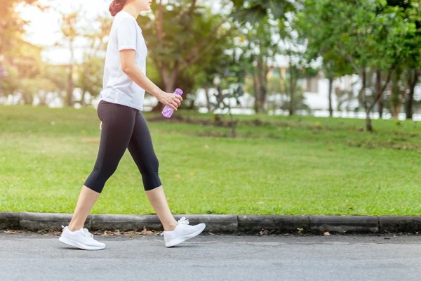 Punya Banyak Manfaat, Ini 6 Tips Mudah Olahraga Jalan Sehat atau Power  Walking
