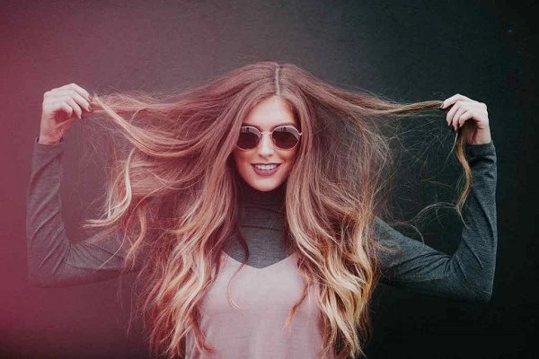 Kesal Dengan Rambut Mengembang? Cobalah Atasi Rambut Mengembang Dengan Cara  Alami Ini!